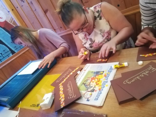 Einladungskarten basteln u. Vorbereitungen für den Ball